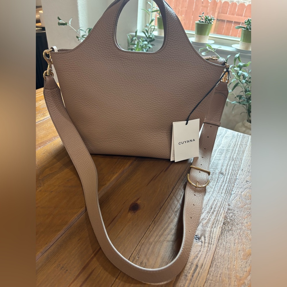 NWT Cuyana Small System Zipper Tote + Adjustable Wide Strap -Cappuccino color